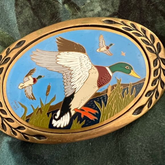 Sweet Vintage Duck Hunt Perfect Enamel Belt Buckle Brass - Picture 1 of 4